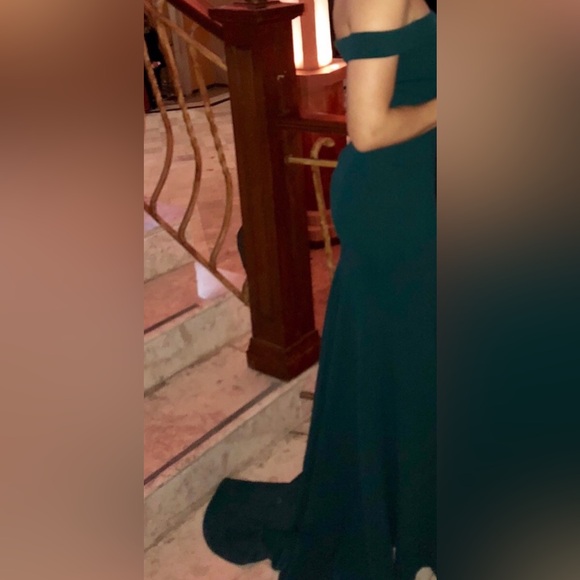 Emerald/Forest Green Gown for Prom/Bridesmaid/Weddimg Guest 💚 - Picture 2 of 7